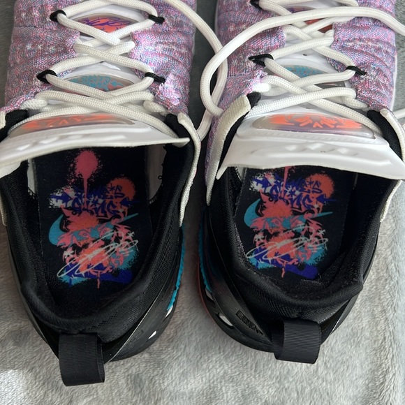 🎯NWOT Nike LeBron 18 'Graffiti' 4.5Y \ 23.5CM \ EU36.5 - Picture 4 of 13